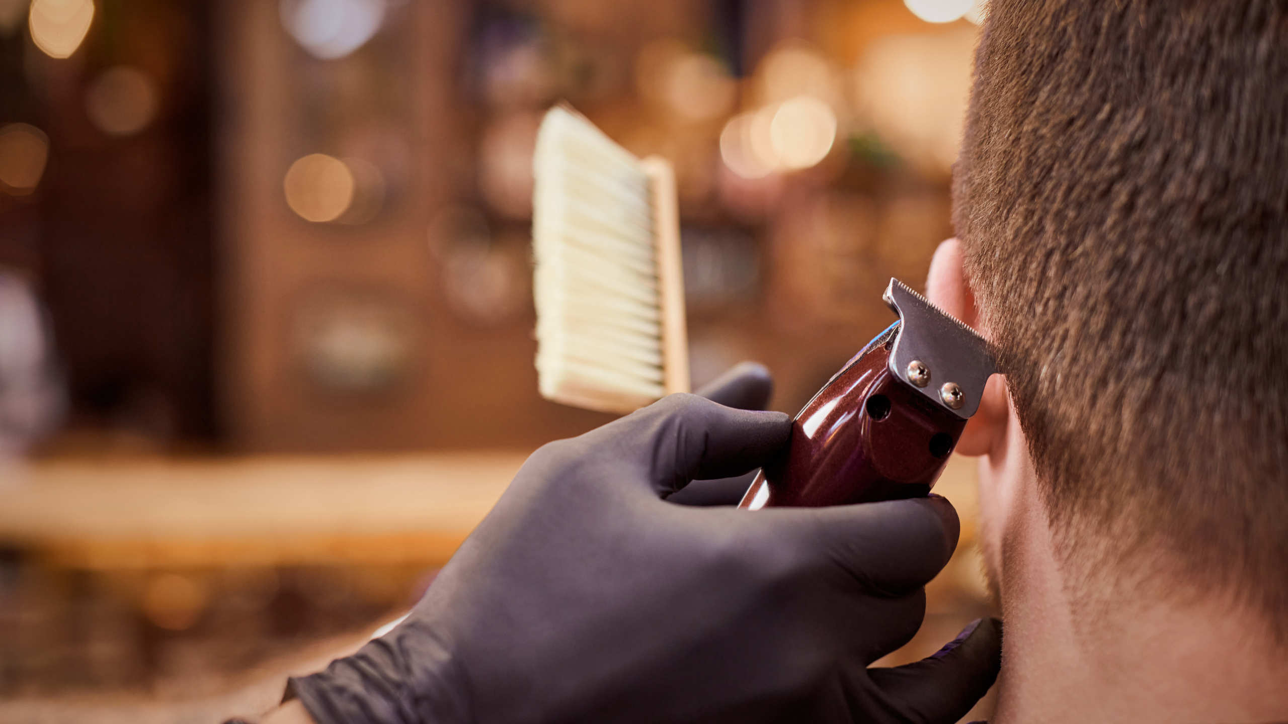 Como fazer risca no cabelo (barbeiro iniciante) 